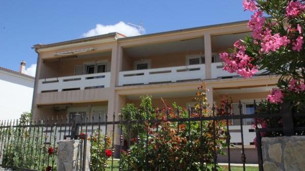Ara-Kata Apartment บัชกา ภายนอก รูปภาพ