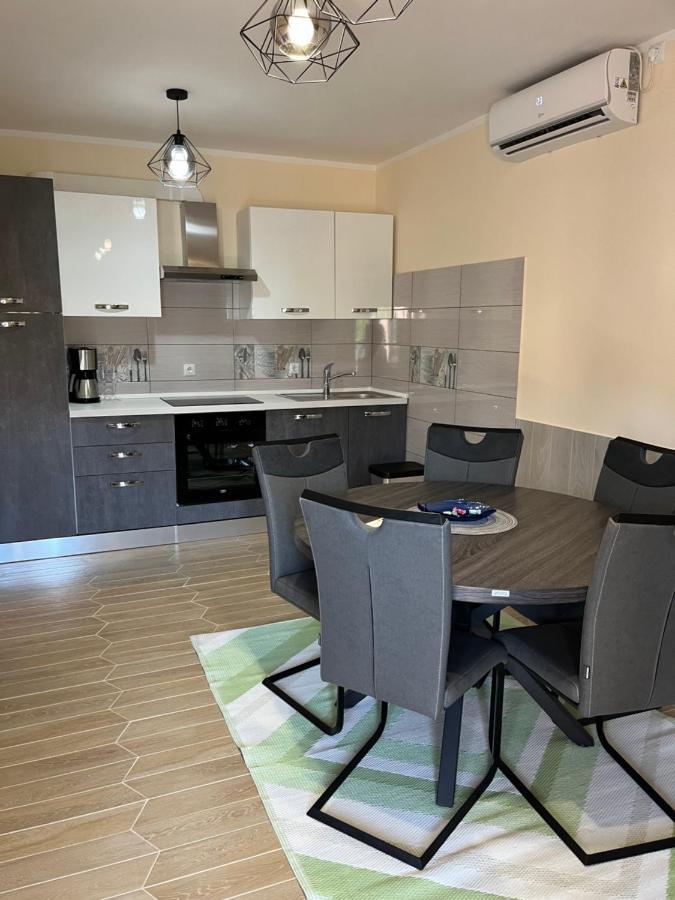 Ara-Kata Apartment บัชกา ภายนอก รูปภาพ