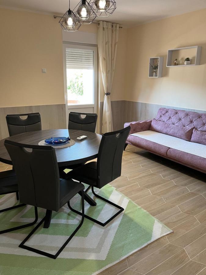 Ara-Kata Apartment บัชกา ภายนอก รูปภาพ
