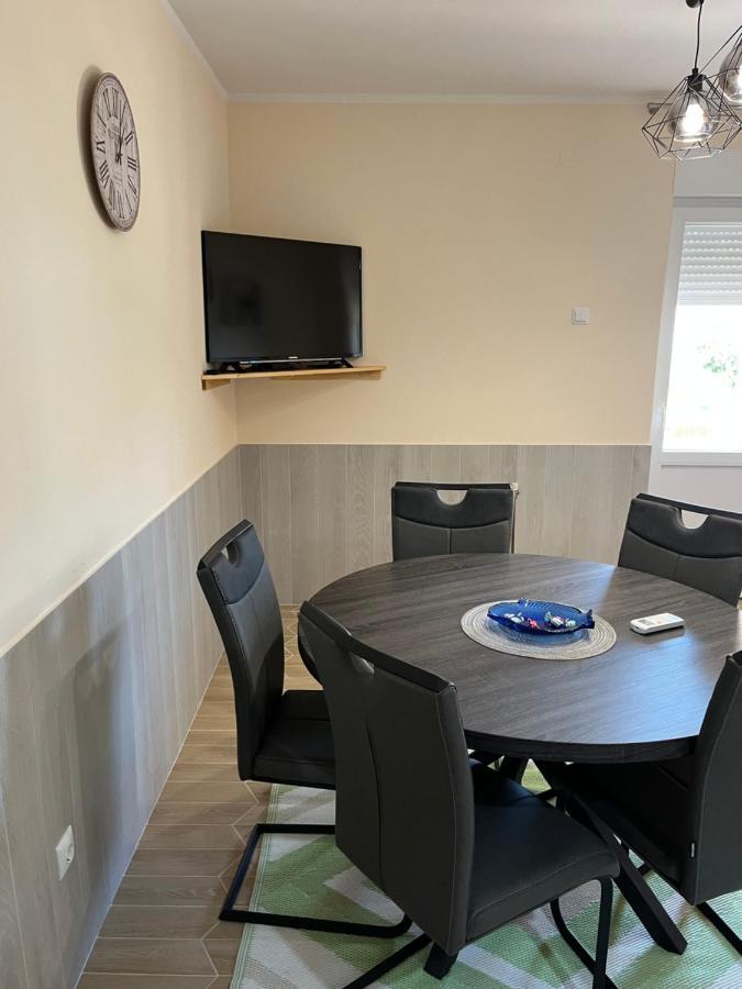 Ara-Kata Apartment บัชกา ภายนอก รูปภาพ